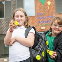 Mansfield school children gifted hi-vis bag tags to stay safe on roads