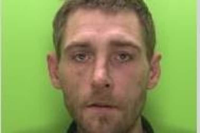 Darren Mee is wanted by Nottinghamshire Police.