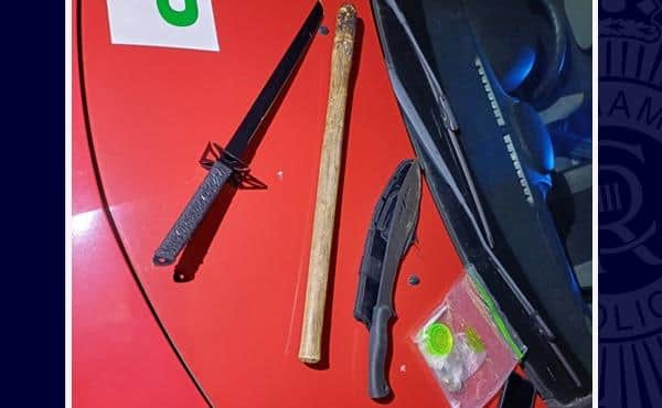 Police seized these weapons from a car believed to be linked to a Hucknall burglary. Photo: Nottinghamshire Police