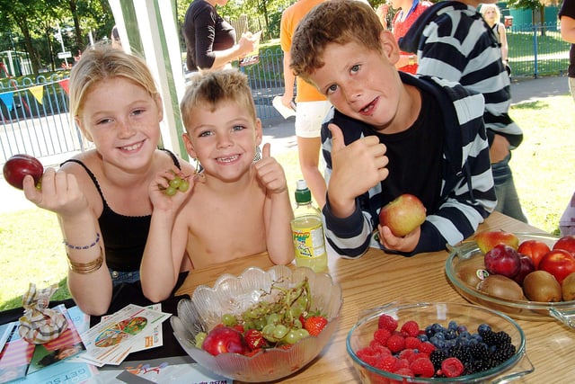 2007: Youngsters enjoy eating some fruit at a Bulwell Bogs family community event.