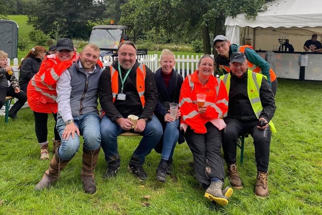 Councillors enjoy a break after volunteering for the day. (Photo by: Ashfield Independents)