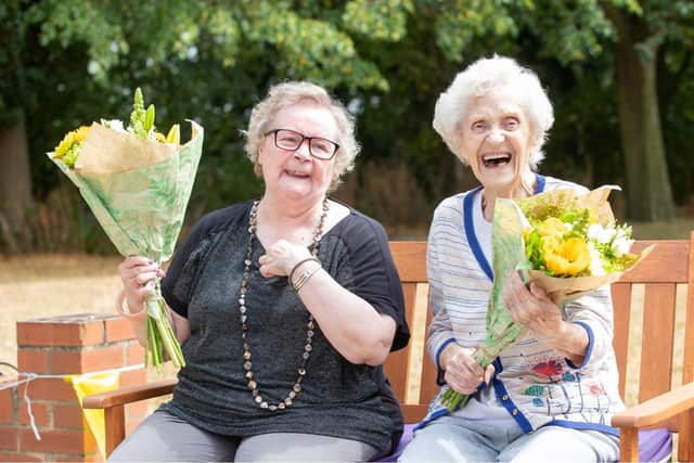 Janet Stevenson and Nancy Marshall with their free bouquets