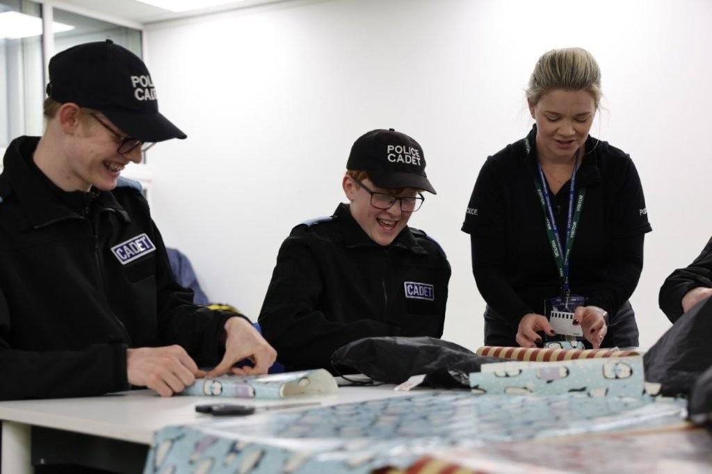 Nottinghamshire Police cadets wrap thousands of Christmas presents for ...