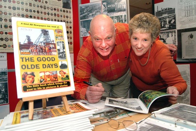 2007: Local author Martin Weiss signs a copy of his new book The Good Olde Days for resident Joan Craddock at Hucknall Library.