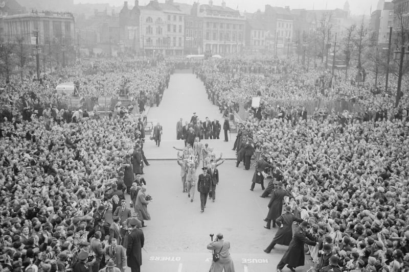 May 1959:  Supporters of Nottingham Forest welcome the team back to town after the FA Cup final 2-1 win against Luton Town.