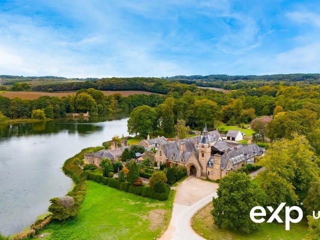 This exquisite house is situated within a converted cluster of former stable block buildings that create a picture-perfect exterior. Set within an exclusive courtyard, overlooking Newstead Abbey and nestled alongside the Upper Lake, ‘Gable End’ is full of character features and a wealth of grandeur, along with contemporary finishes and cosy additions that ensure it remains delightfully inviting.