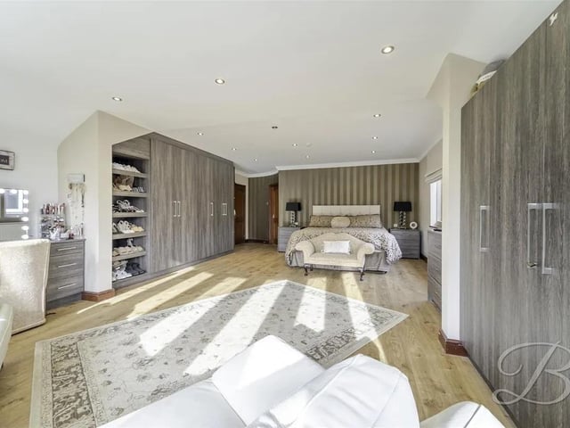 A stunning suite-like bedroom
