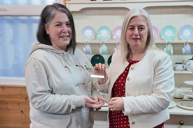 Michelle Welsh presents Sandrine from The Frog in Craft with her award. Photo: Submitted