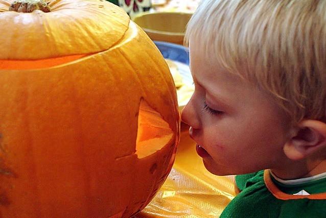 Capturing a playful moment from the autumn of 2006, this young partygoer goes face-to-face with a freshly carved pumpkin at Hucknall Leisure Centre