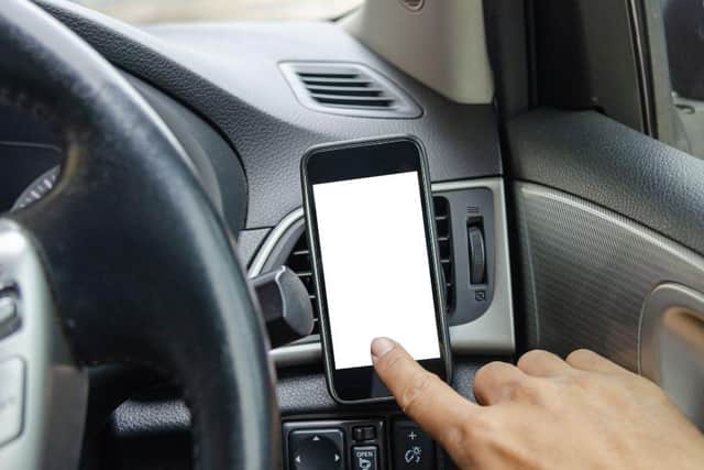 Mobile phones being used in a car to navigate must by appropriately mounted
