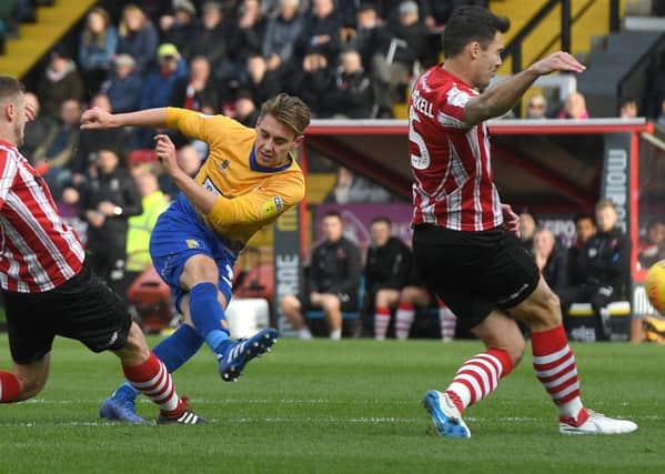 Picture Andrew Roe/AHPIX LTD, Football, EFL Sky Bet League Two, Lincoln City v Mansfield Town, Sincil Bank, 24/11/2018, K.O 3pm

Mansfield's Danny Rose has a shot on goal

Andrew Roe>>>>>>>07826527594