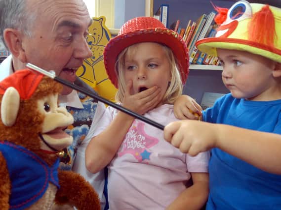 2007: Aimee Johnson and Ben Johnson are wowed by Barry Kays magic at Hucknall Library. Can you do a magic trick?