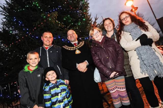 Sutton Christmas lights switch on.
l-r Charlie Norman 10, Chris Norman, Jack Norman 5, Cllr Linford Gibbons, Chloe Norman 10, Kim Norman and Heidi Gibbons.