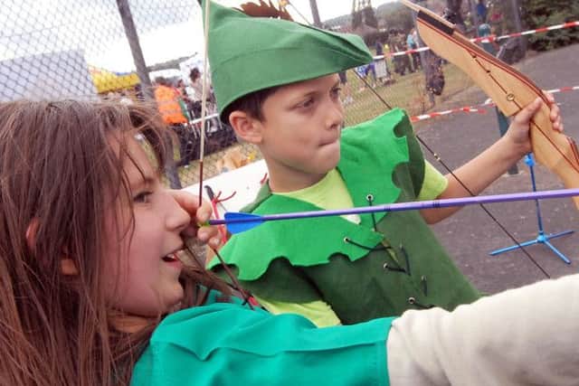 NHUD11-2362-5
Bulwell Fun on the Forest.
Juliana Kilbourne gets a critical eye cast on her shooting from Bulwell Forester Thomas Watson.