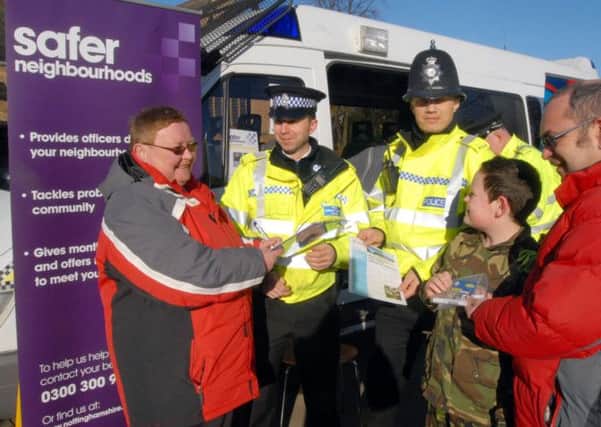 10-0218-1
Community Police Day in Hicknall today pic shows PCSO Simon Gazzard and PC Simon Lacey handing over a Smartwater set to a local Hucknall family the   Jackie Werle left, Neil Werle far right and Adam Werle 2nd right