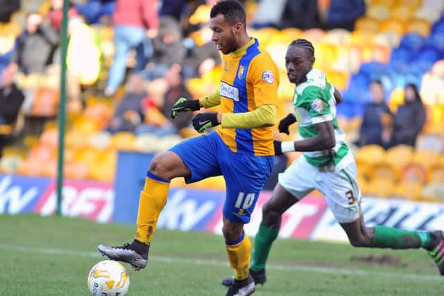 Matt Green takes on Yeovils Nathan Smith
Mansfield Town v Yeovil Town - Skybet League Two - One Call Stadium - Saturday 20 Feb 2016 - Photographer Steve Uttley