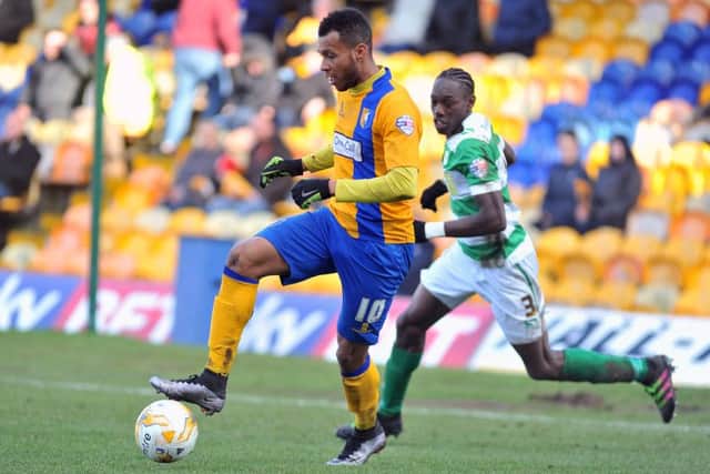 Matt Green takes on Yeovils Nathan Smith
Mansfield Town v Yeovil Town - Skybet League Two - One Call Stadium - Saturday 20 Feb 2016 - Photographer Steve Uttley