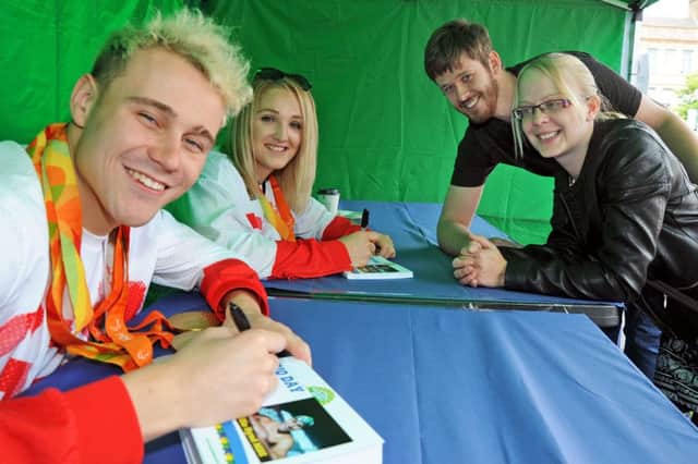 Mansfield Market Rio Day.
Paralympians, Ollie Hynd and Charlotte Henshaw sign autographs for Chris Foreman and Sarah Williams.